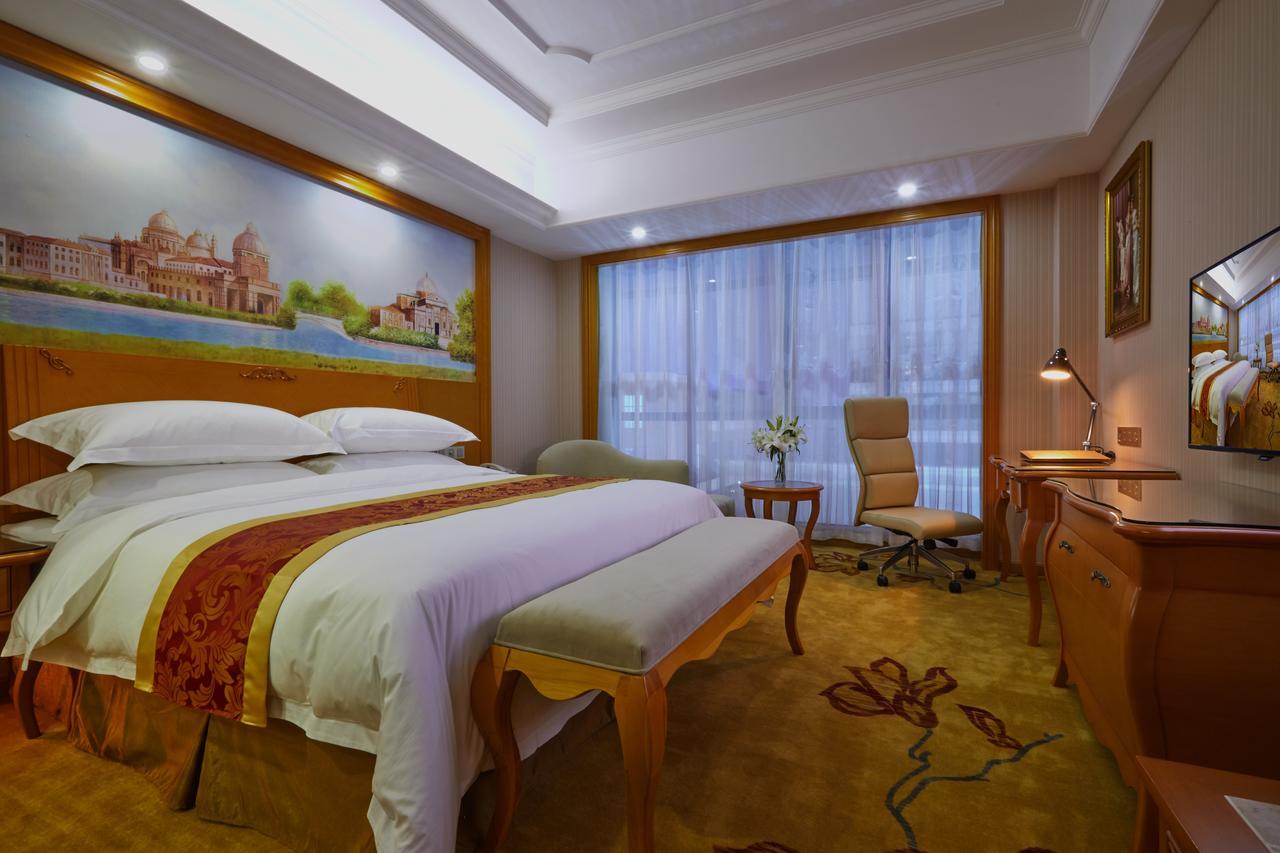 Venus International South Shenjiang Road 3*